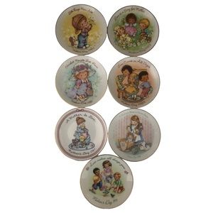 7 VINTAGE AVON MOTHER’S DAY PLATES ( Bundle)